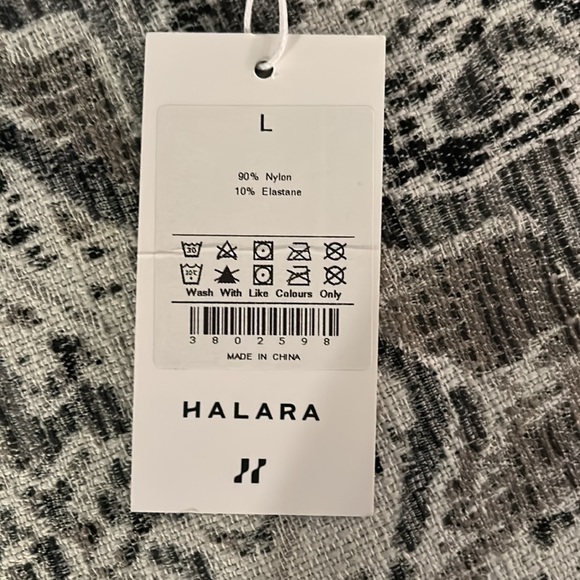 NWT HALARA CRISSCROSS YOGA SPORTS BRA 🧘🏻♀️ - Picture 4 of 4